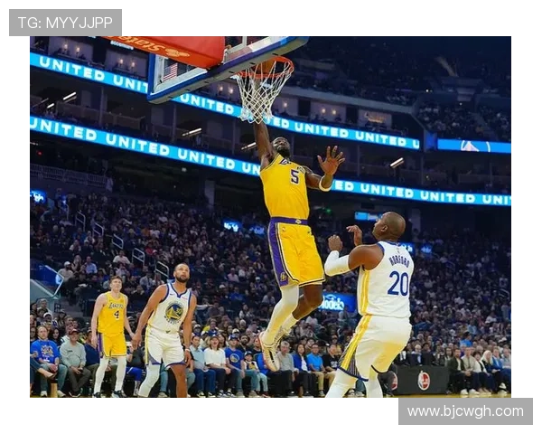 湖人逆转勇士上演惊险绝杀戏码强势点燃联盟最新热门话题讨论风潮 湖人逆转勇士上演惊险绝杀戏码强势点燃联盟最新热门话题讨论风潮