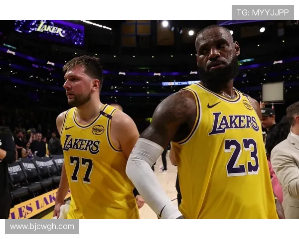 詹姆斯带队逆转关键战湖人冲击西部前四引发联盟热议季后赛席位悬念升级